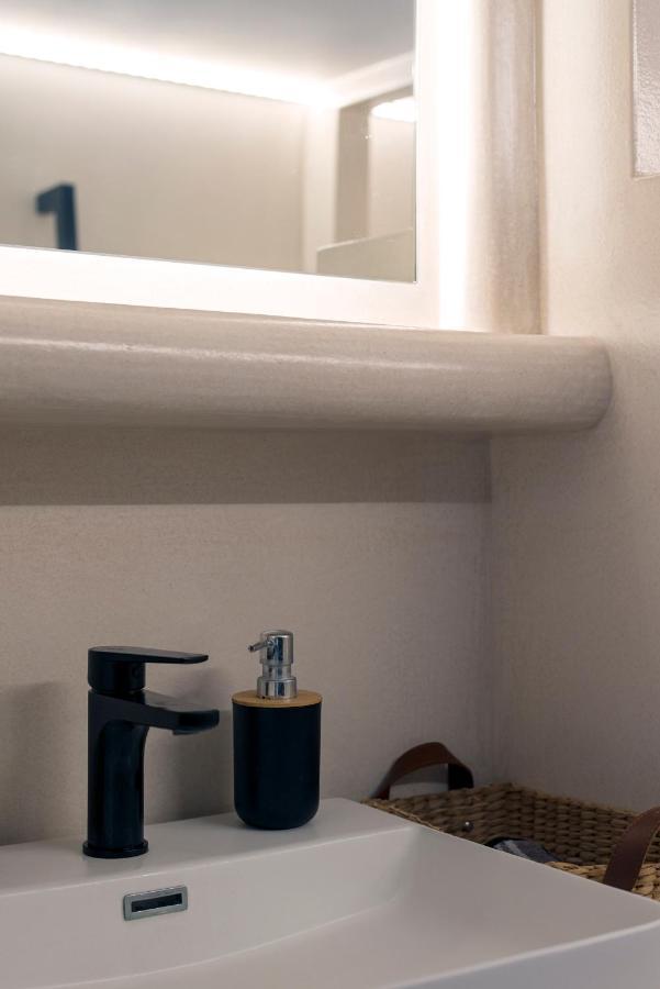 Black And White Apartment ポロニア エクステリア 写真